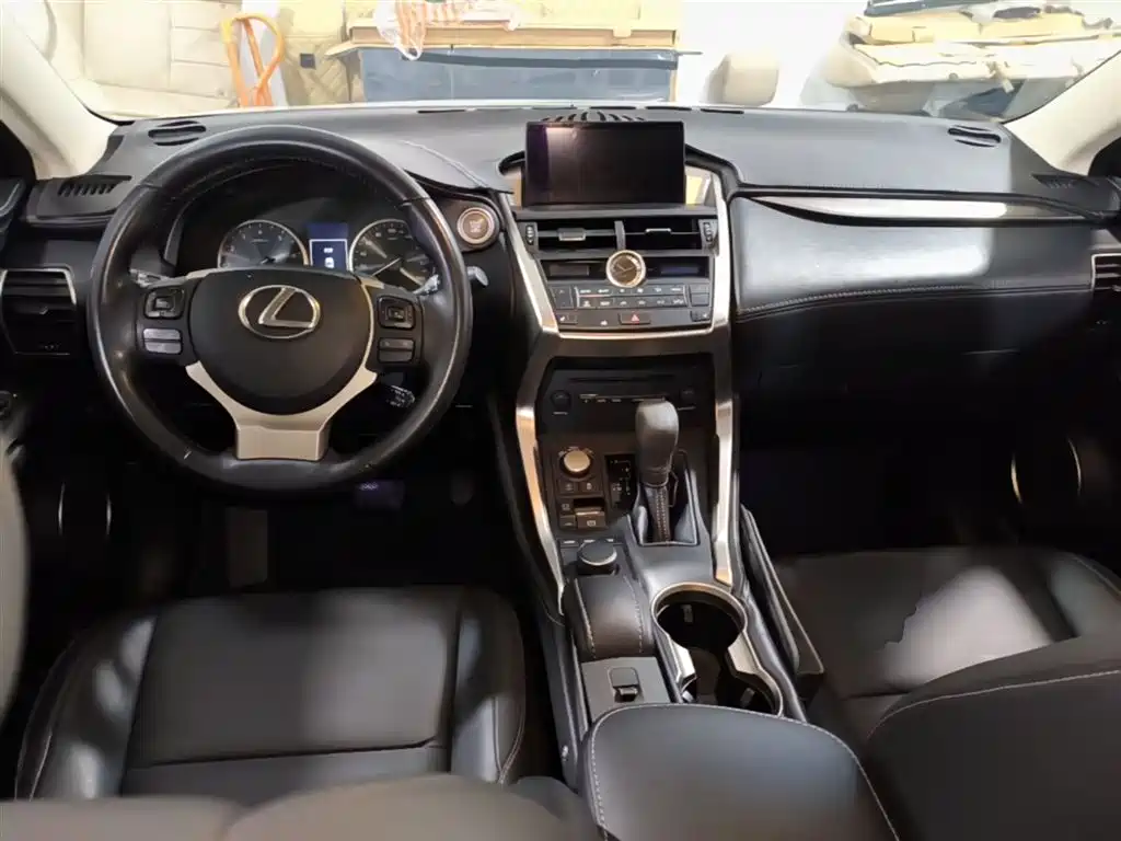 Lexus NX 2016 — фото 10