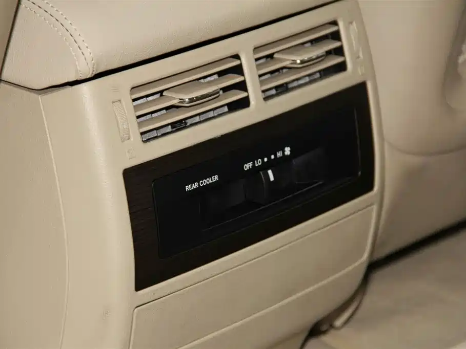 Toyota Land Cruiser 2020 — фото 21