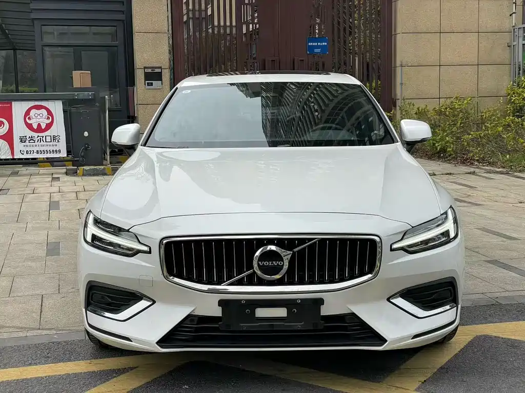 Volvo S60 2024 — фото 2