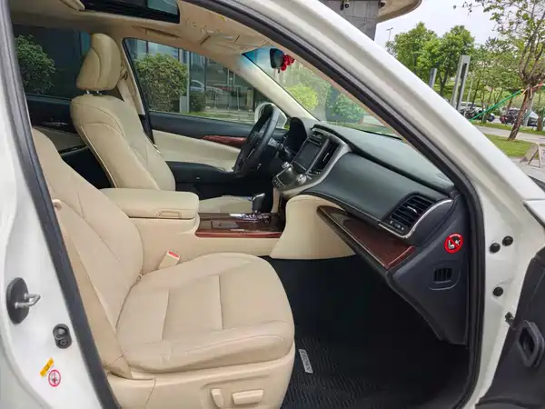 Toyota Crown 2015