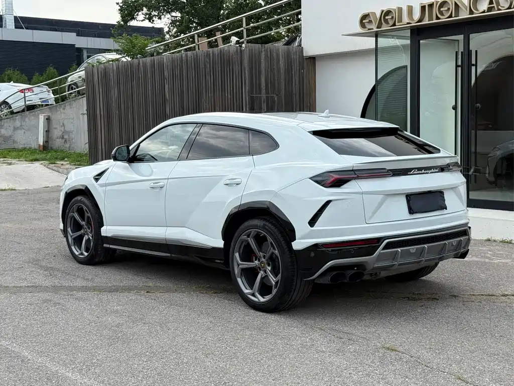 Lamborghini Urus 2019 — фото 11