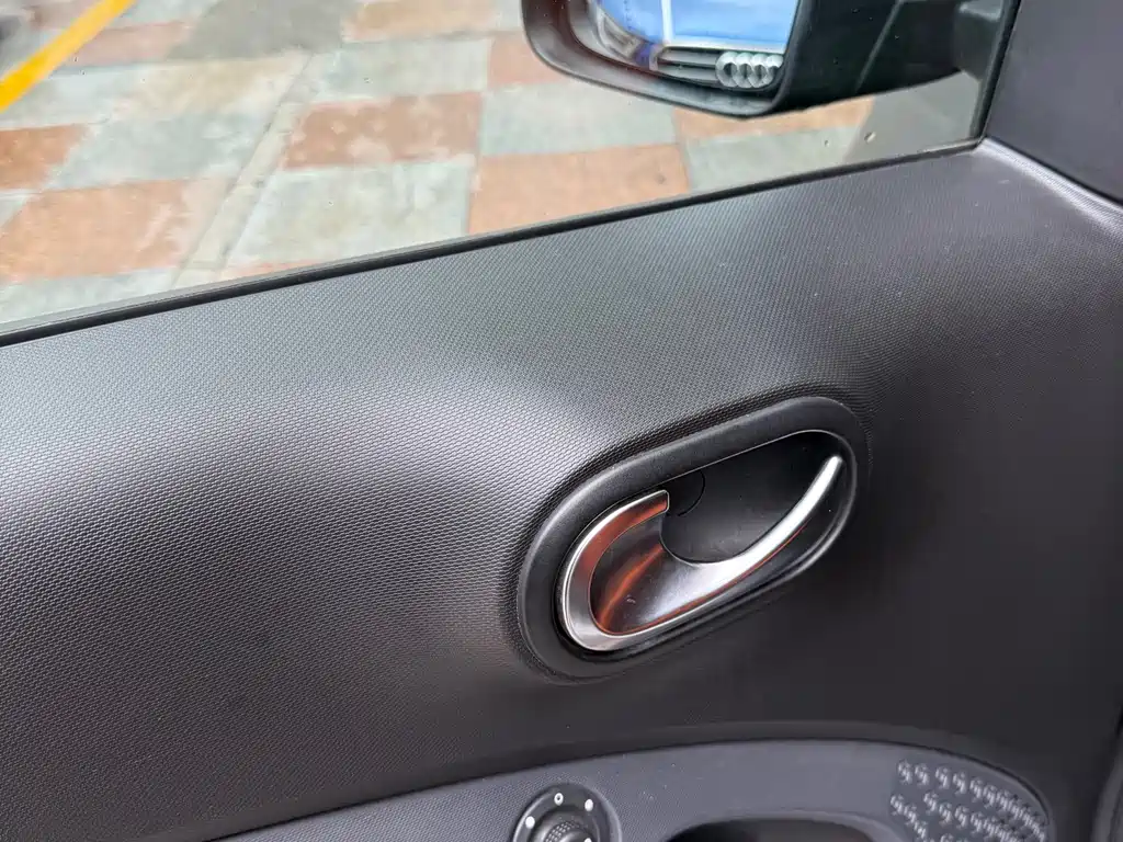 smart Fortwo 2017 — фото 13