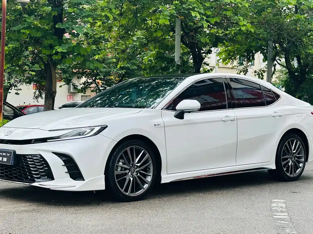 Toyota Camry 2024 — фото 1