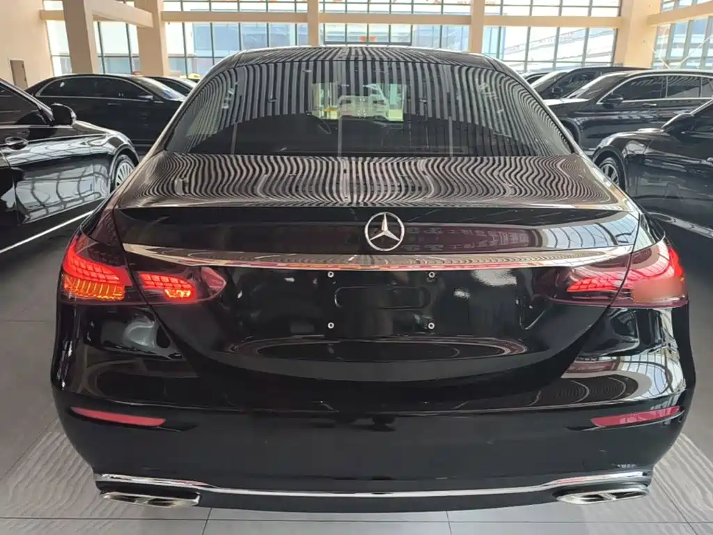 Mercedes-Benz E-Class 2023 — фото 6