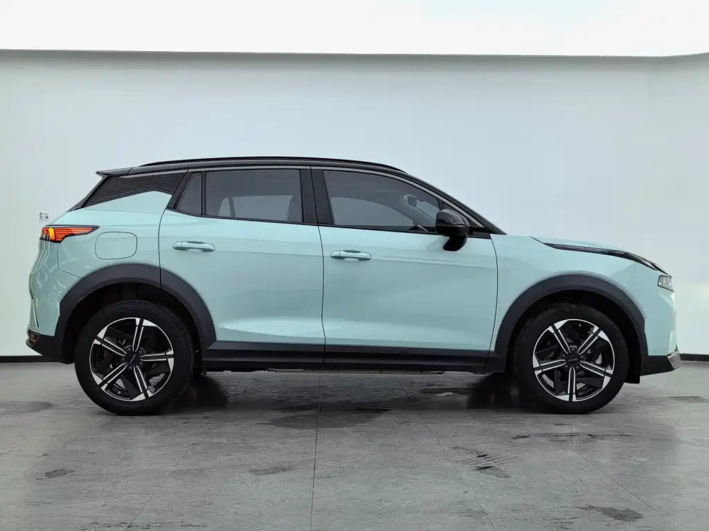 Lynk & Co 06 EM-P 2024 — фото 7