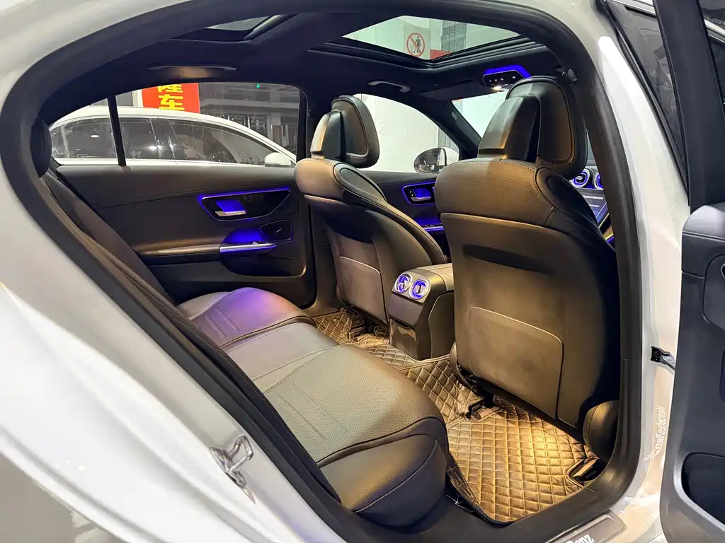 Mercedes-Benz C-Class 2023 — фото 6