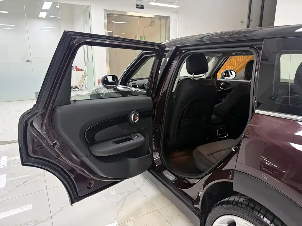 MINI Clubman 2017 — фото 12