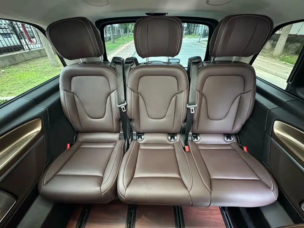 Mercedes-Benz V-Class 2023 — фото 30