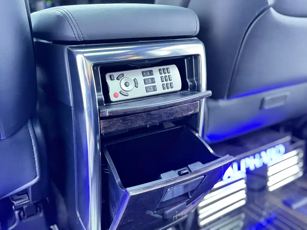 Toyota Alphard 2021 — фото 15