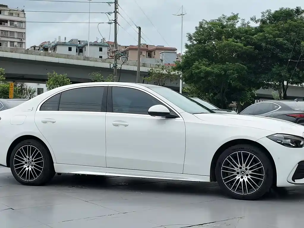 Mercedes-Benz C-Class 2024