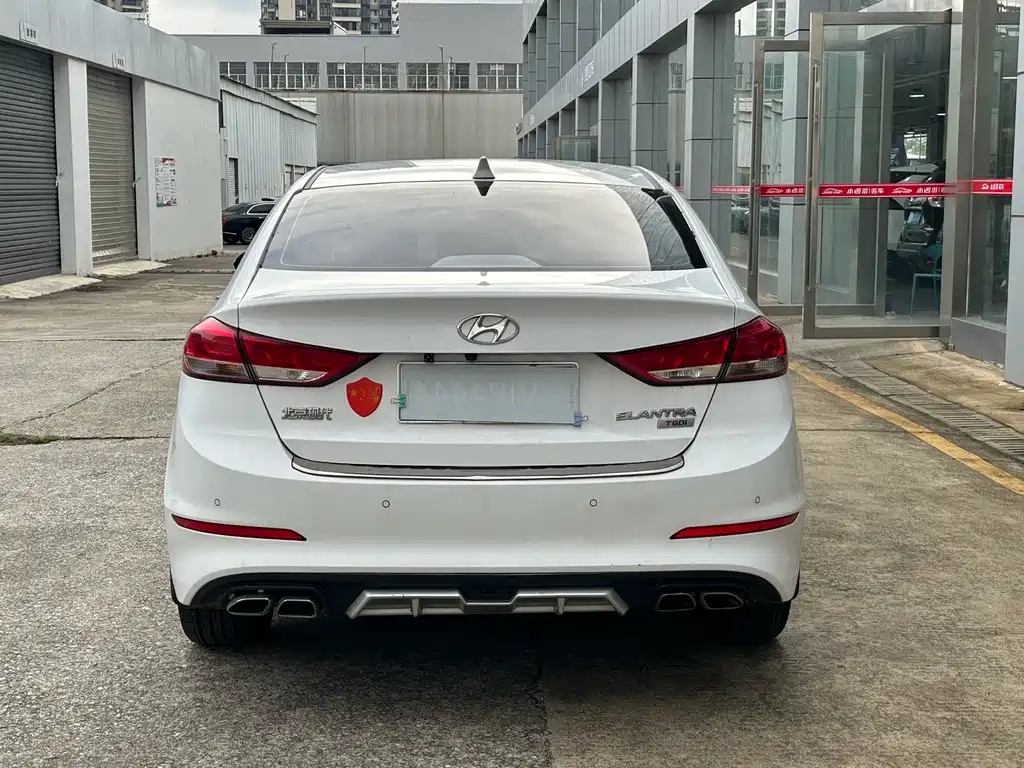 Hyundai Elantra 2019 — фото 5