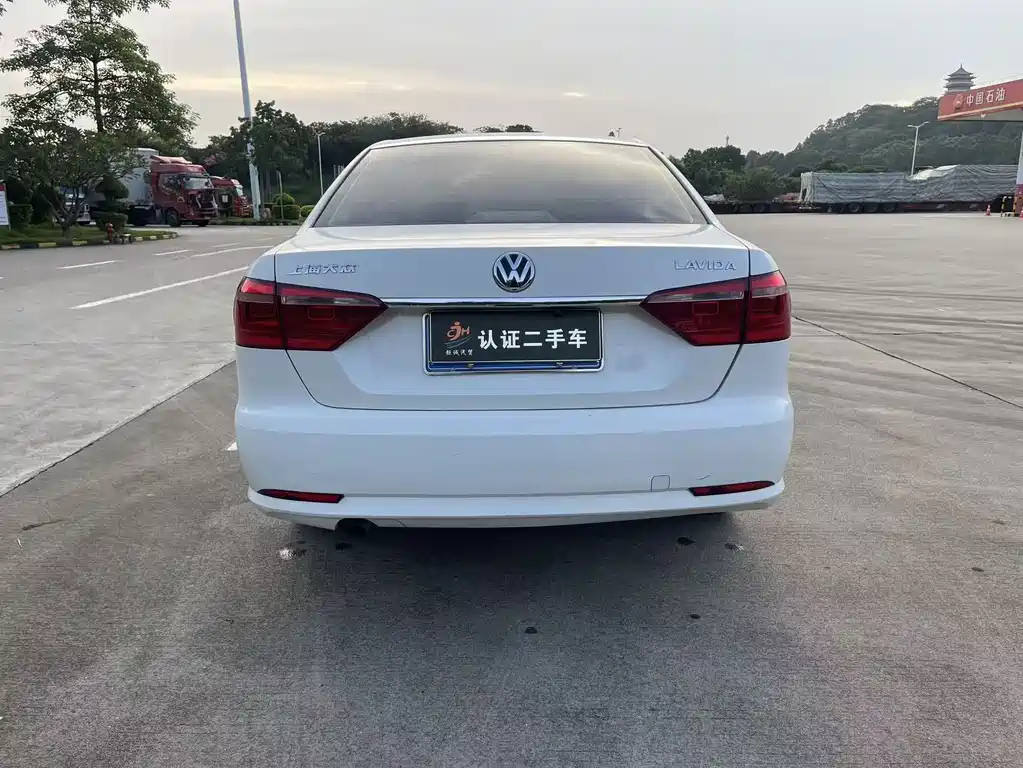 Volkswagen Lavida 2014