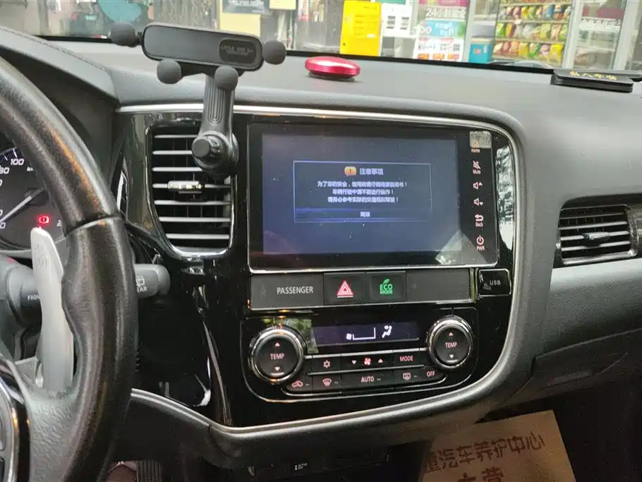 Mitsubishi Outlander 2018 — фото 12