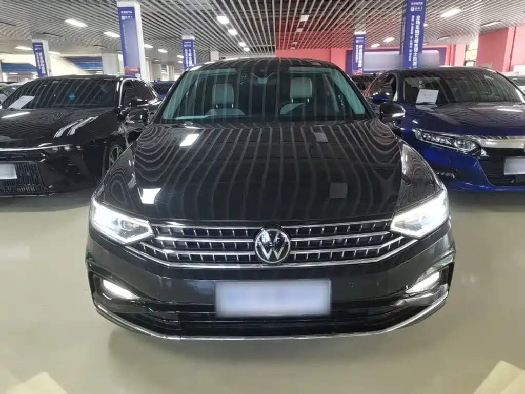 Volkswagen Magotan 2025