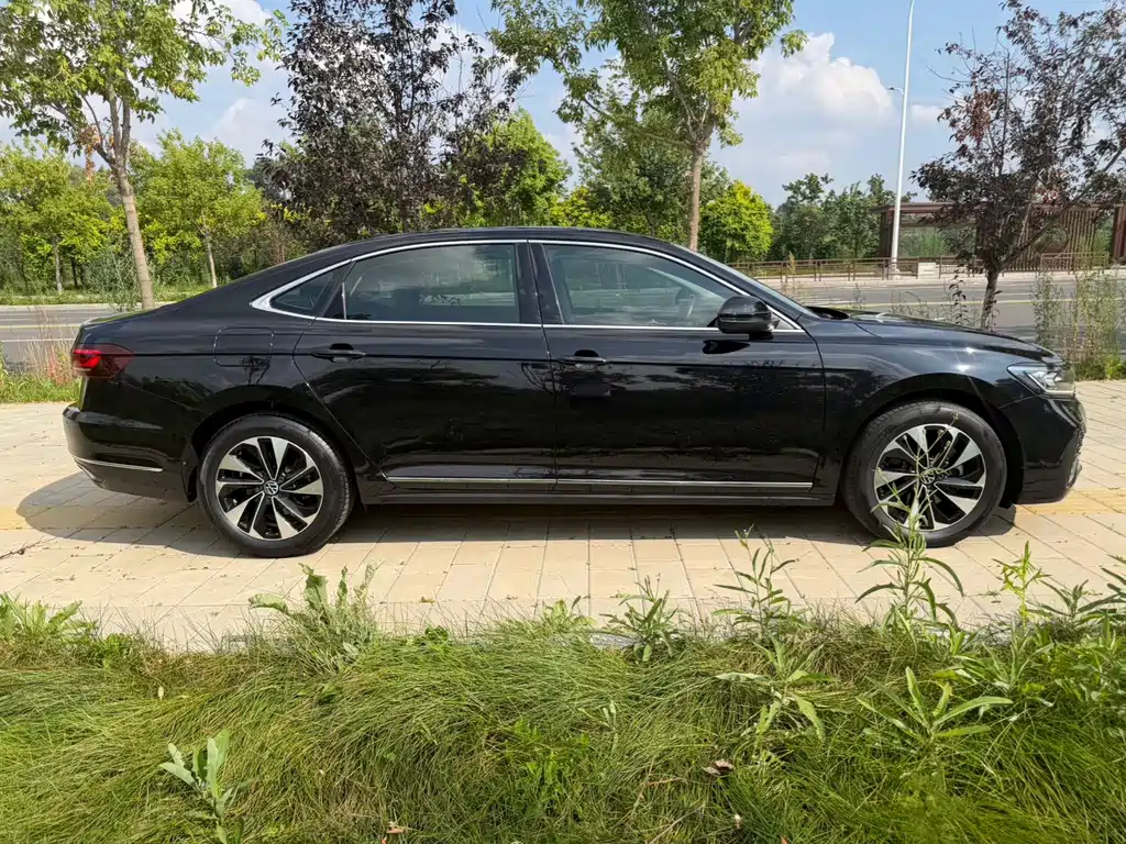 Volkswagen Passat 2023 — фото 10