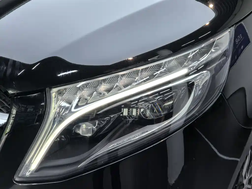 Mercedes-Benz V-Class 2021 — фото 17
