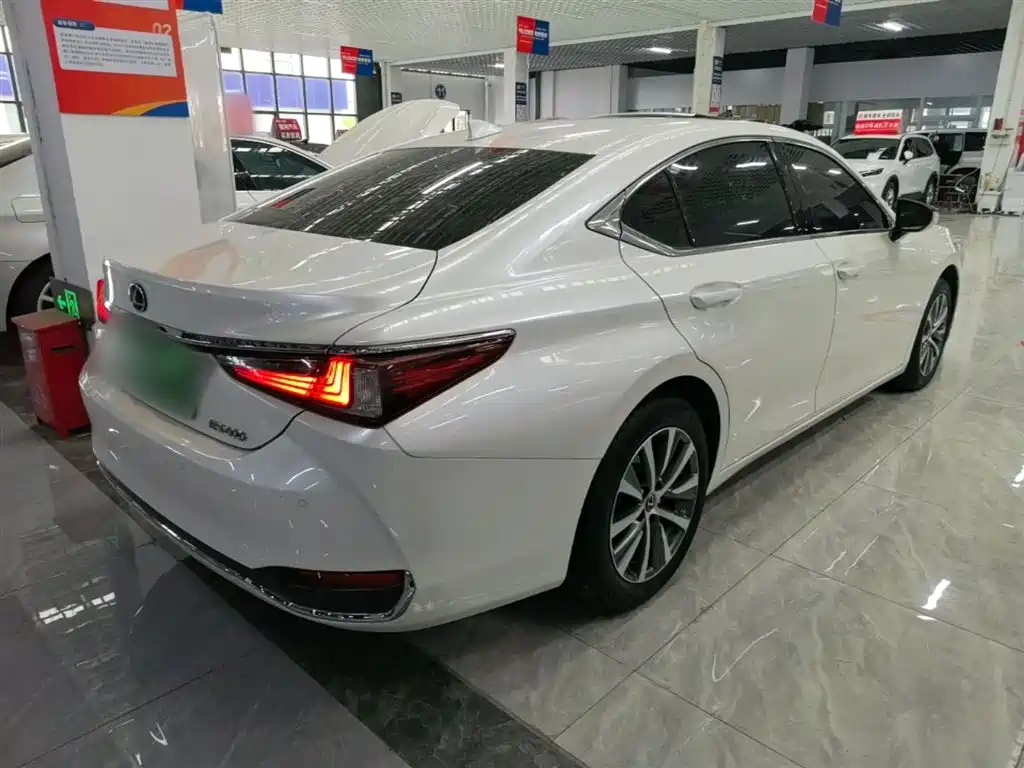 Lexus ES 2021 — фото 7