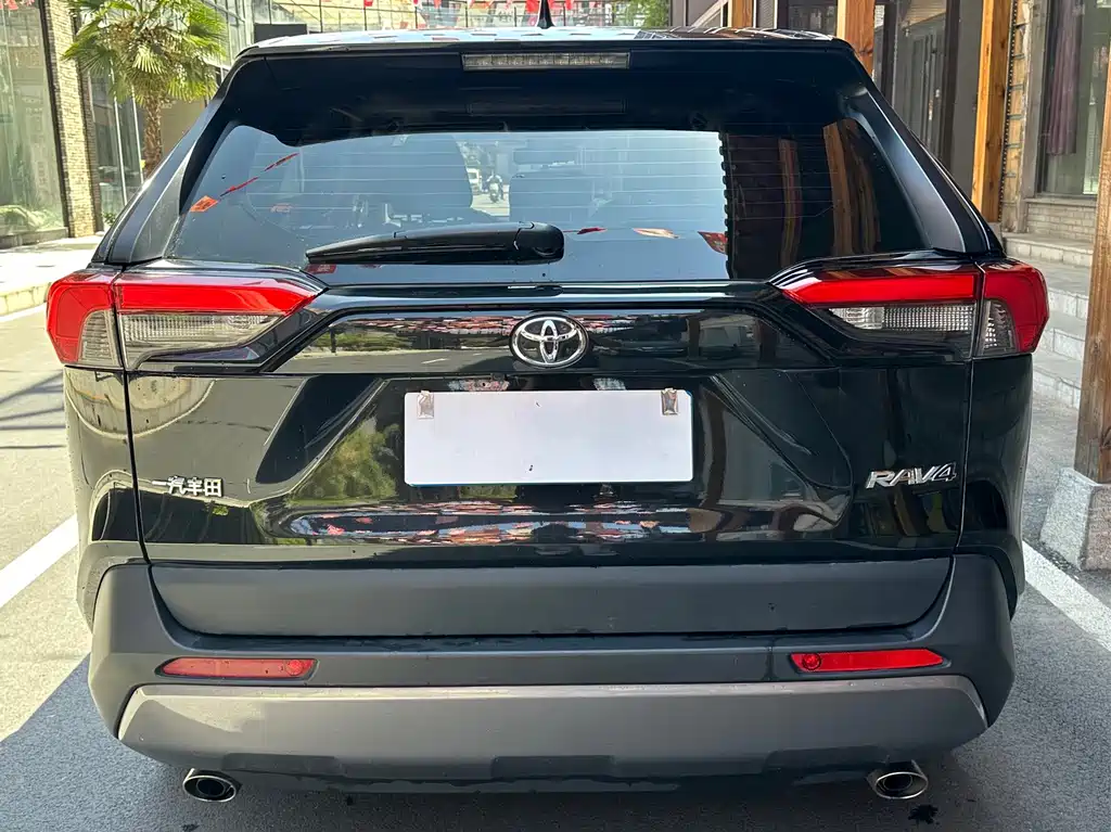 Toyota RAV4 2021 — фото 5