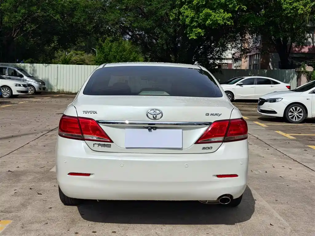Toyota Camry 2010 — фото 8