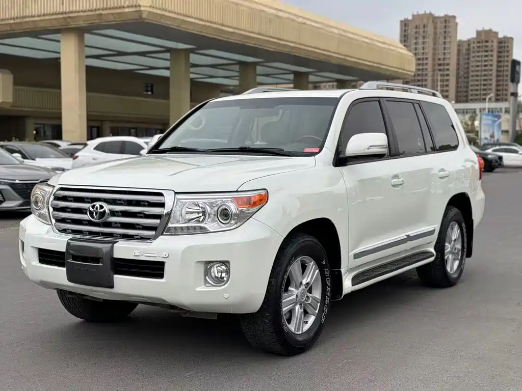 Toyota Land Cruiser 2013 — фото 1