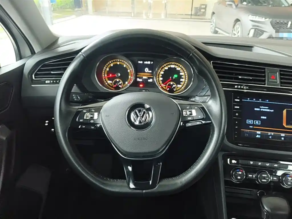 Volkswagen Tiguan L 2020 — фото 11