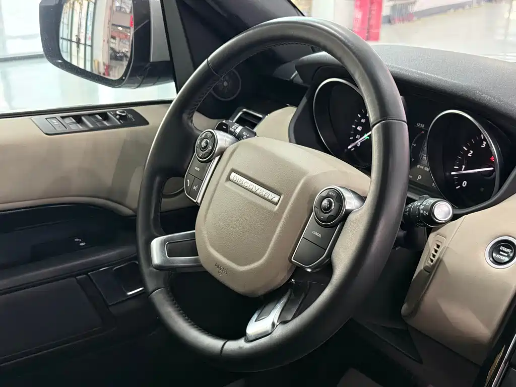 Land Rover Discovery 2018 — фото 15