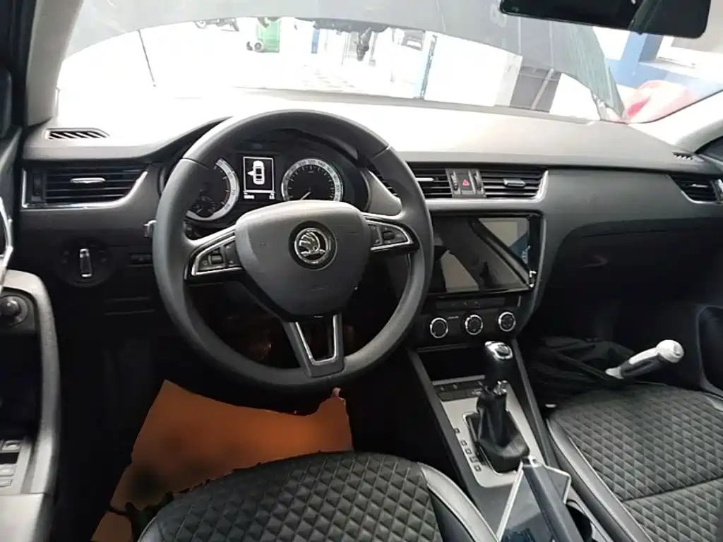 Skoda Octavia 2020 — фото 10