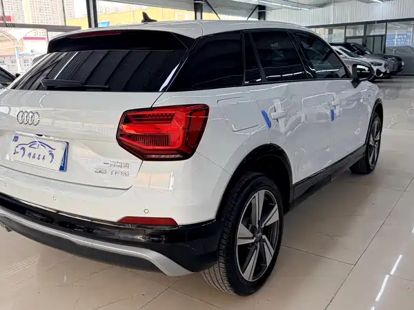 Audi Q2L 2021