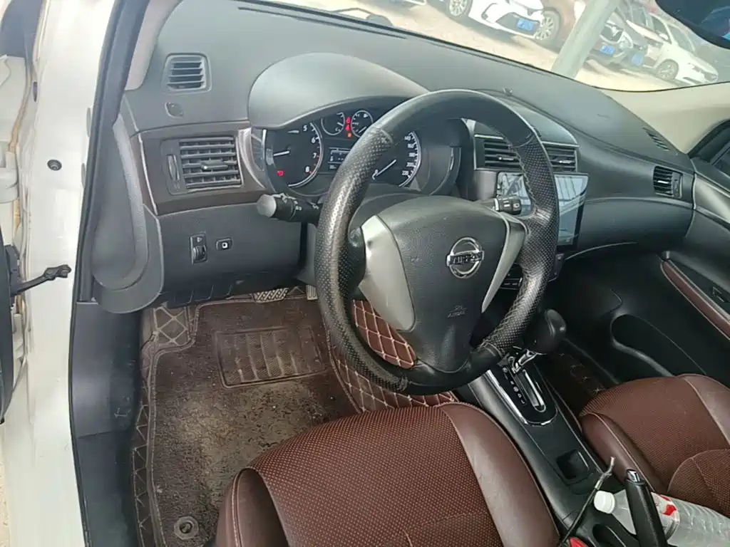 Nissan Tiida 2016 — фото 10