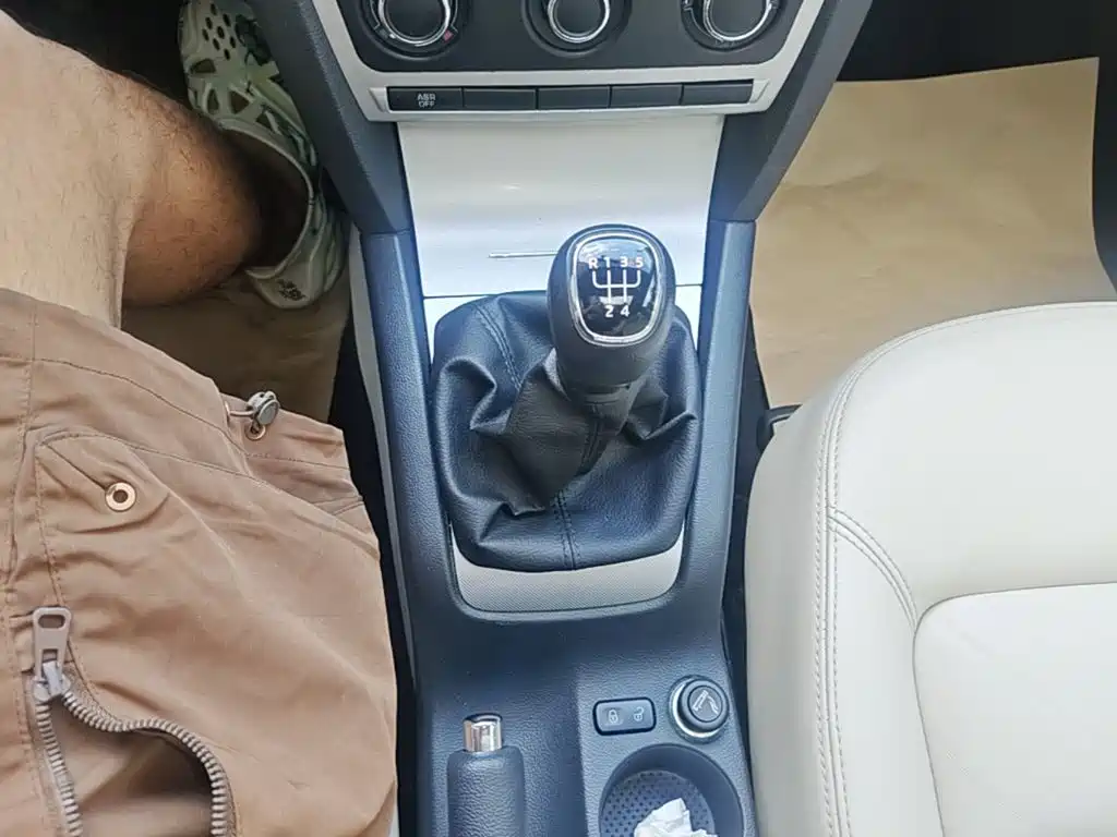 Skoda Octavia 2015 — фото 14