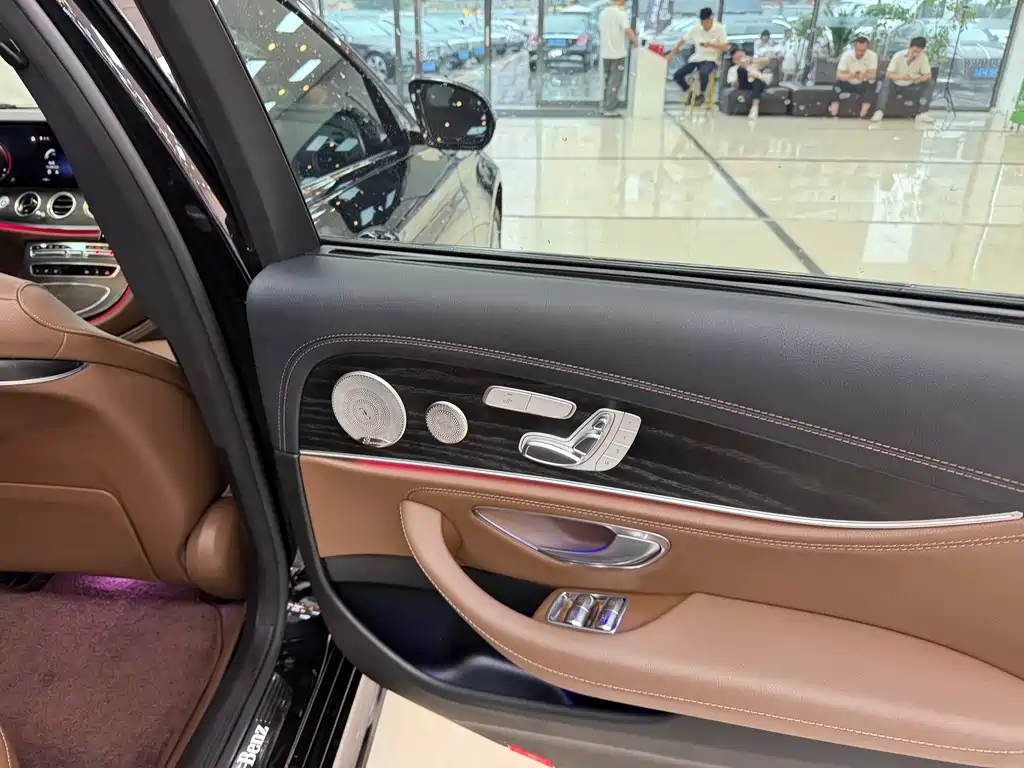 Mercedes-Benz E-Class 2022 — фото 14
