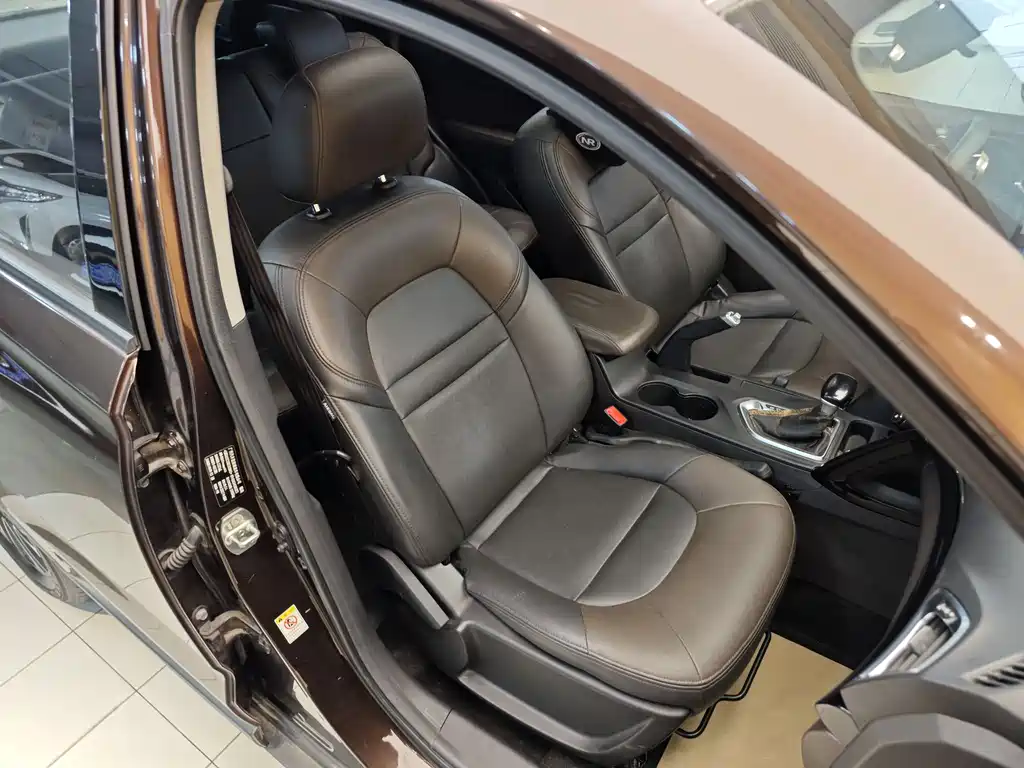 GAC Trumpchi GS4 2017 — фото 33