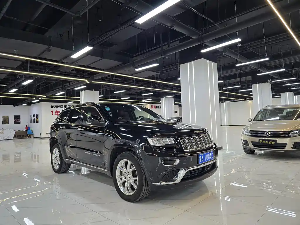 Jeep Grand Cherokee 2014 — фото 12