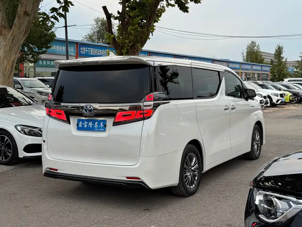 Toyota Vellfire 2022 — фото 4