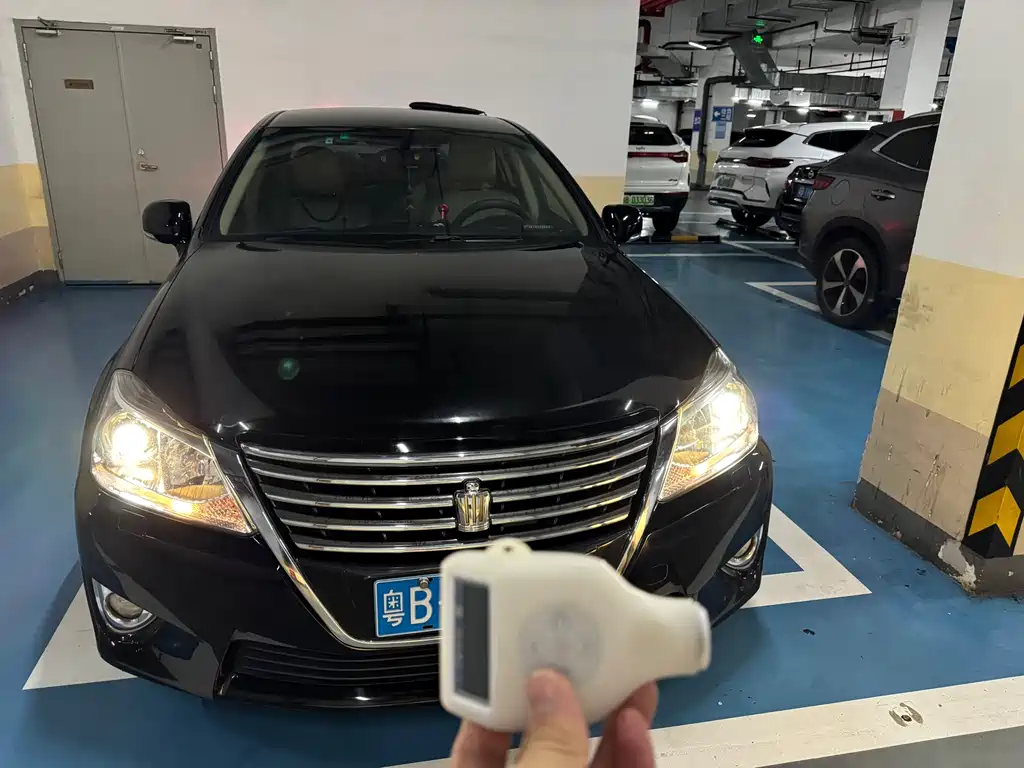 Toyota Crown 2014