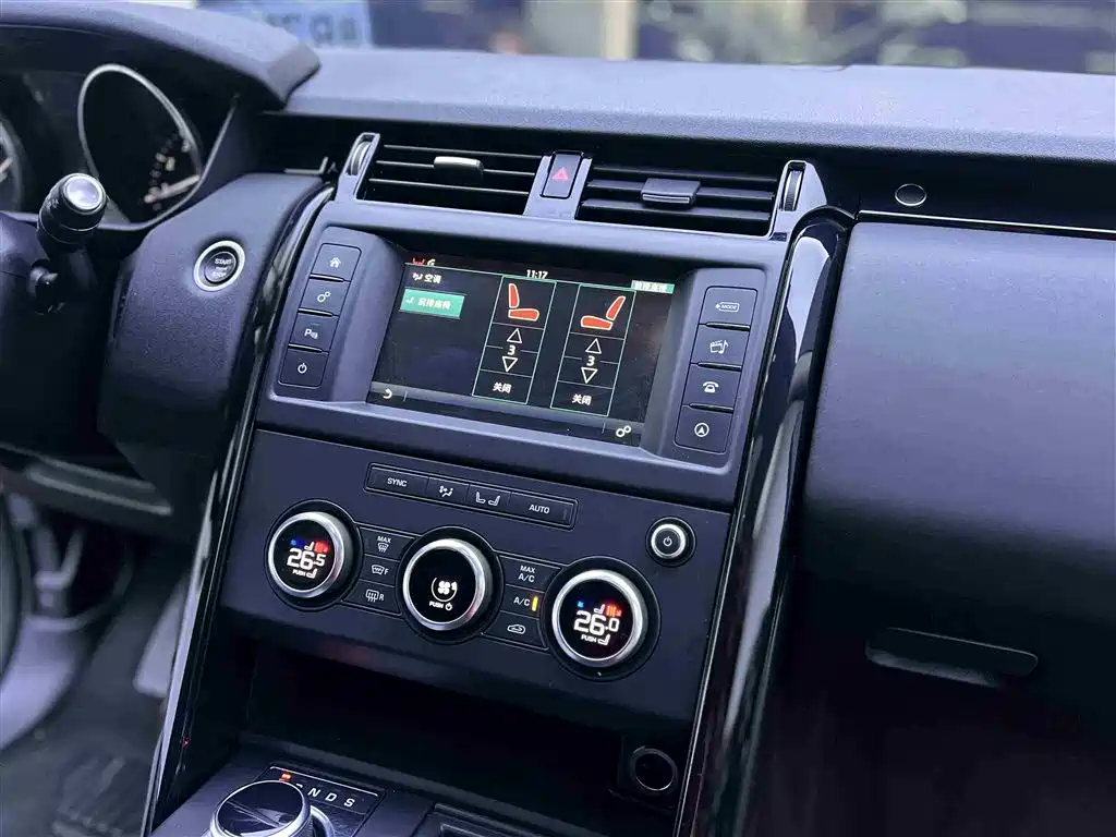 Land Rover Discovery 2017 — фото 11