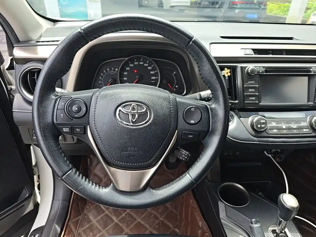 Toyota RAV4 2014 — фото 11