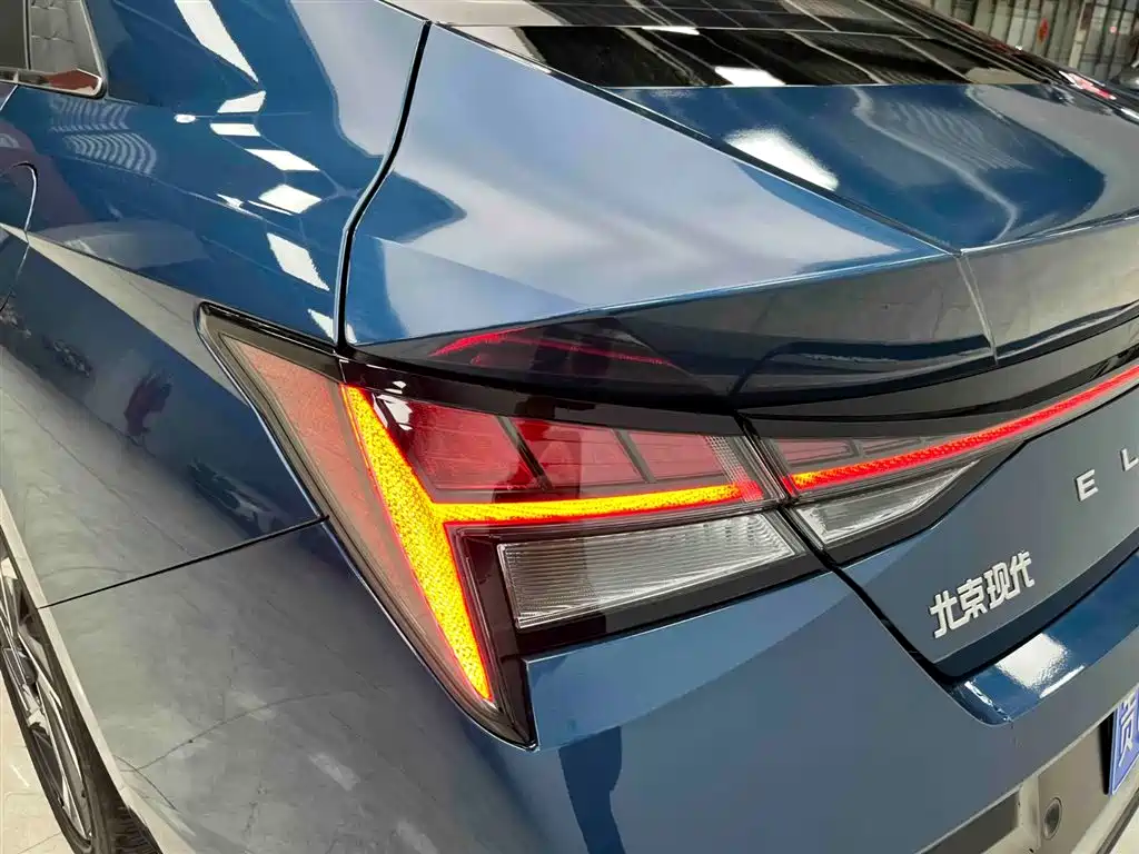 Hyundai Elantra 2023 — фото 18