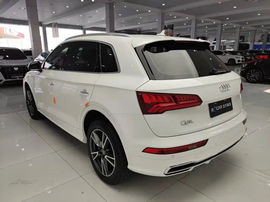 Audi Q5L 2019 — фото 26