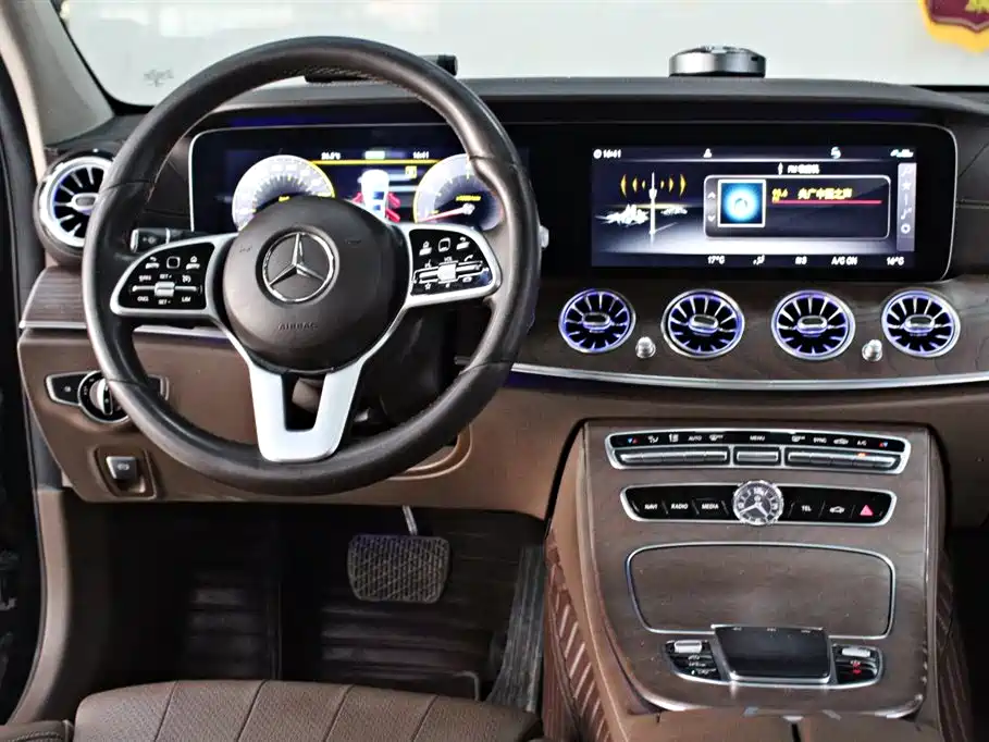 Mercedes-Benz E-Class 2020 — фото 9