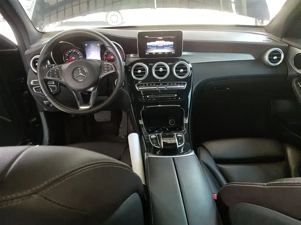 Mercedes-Benz GLC 2018 — фото 10