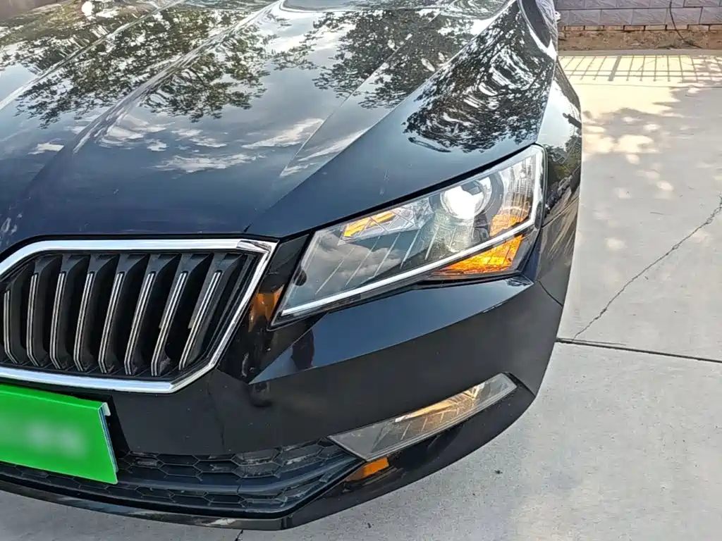 Skoda Superb 2018 — фото 24