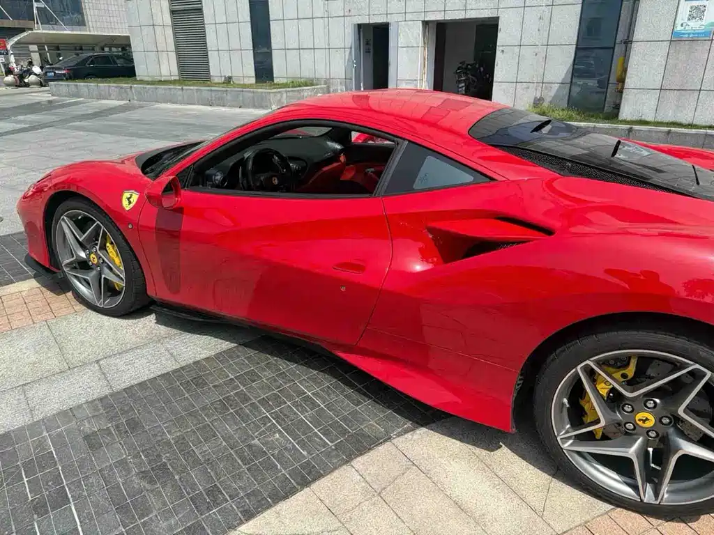 Ferrari F8 2022 — фото 2
