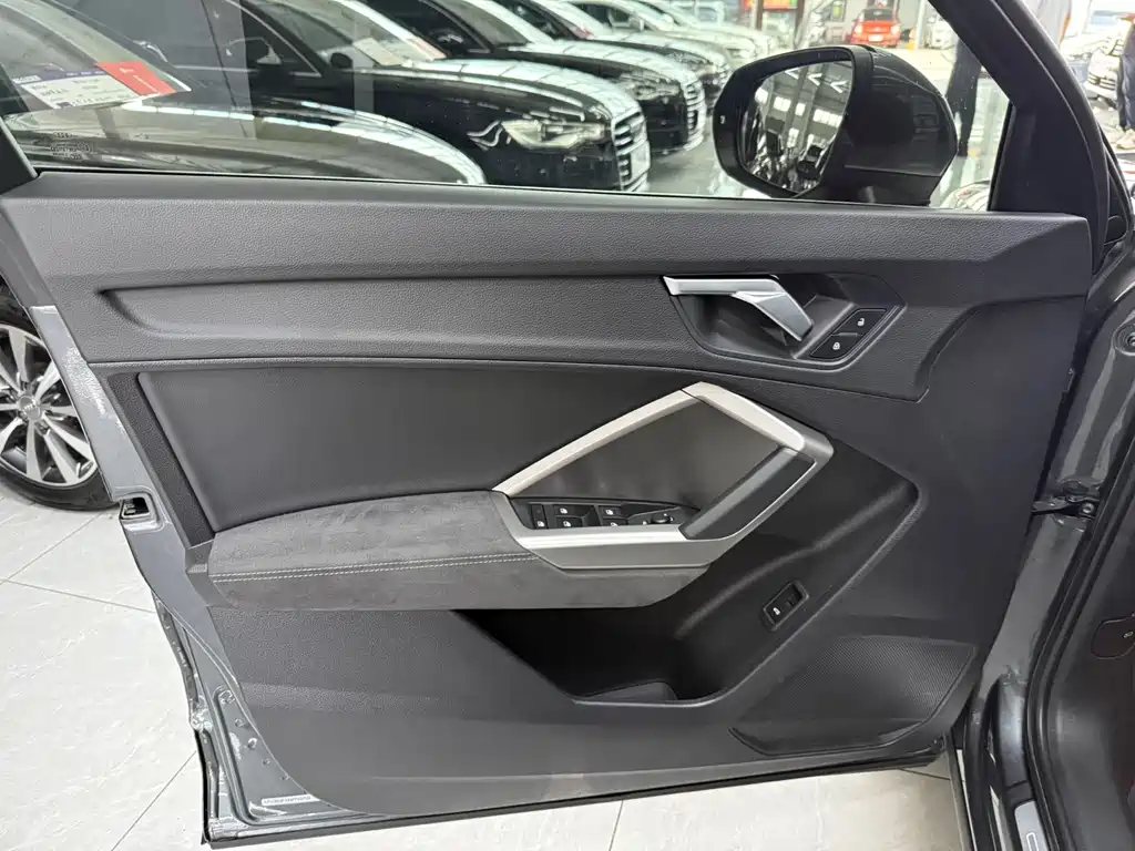Audi Q3 2023 — фото 16