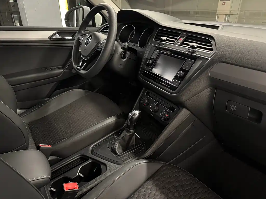 Volkswagen Tiguan L 2020 — фото 13
