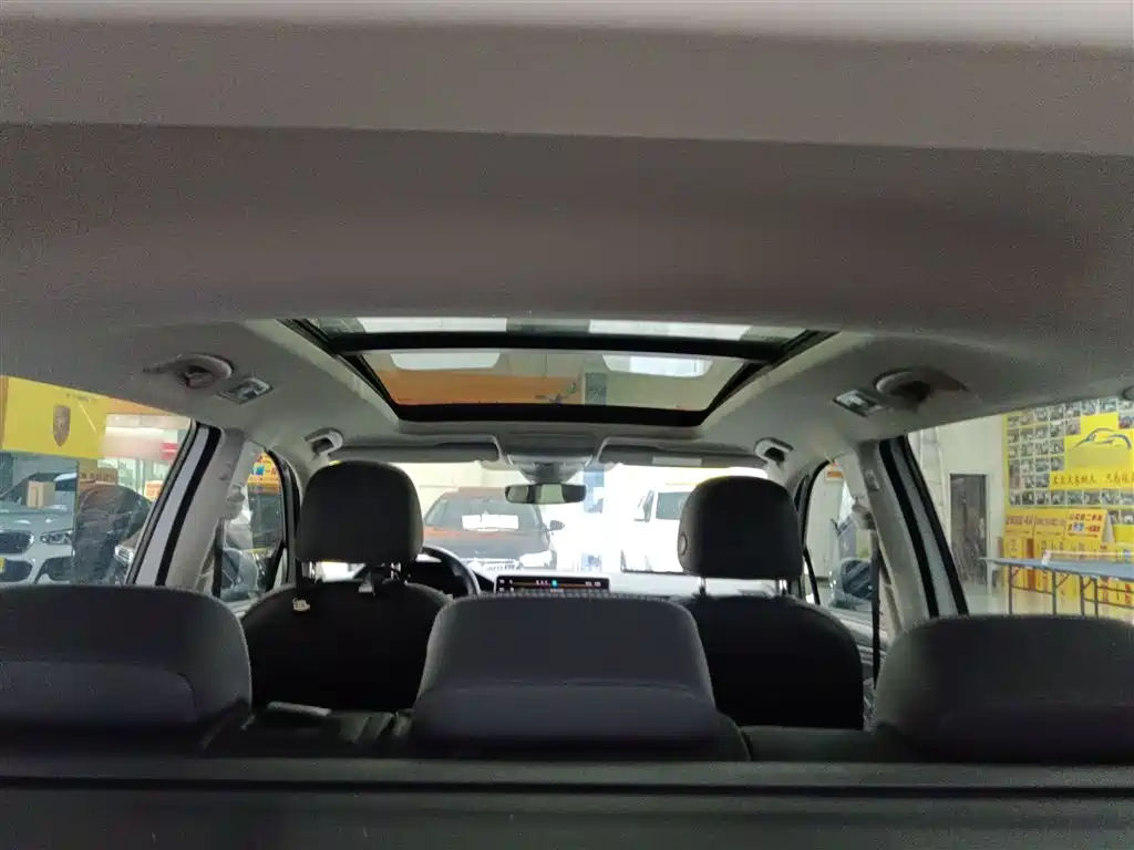 Volkswagen Tiguan L 2023 — фото 18