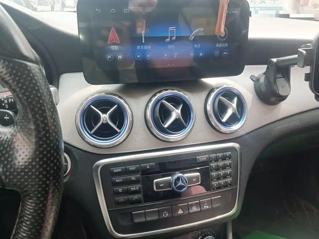 Mercedes-Benz GLA 2015 — фото 10