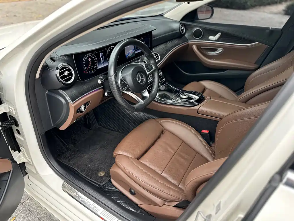 Mercedes-Benz E-Class 2017 — фото 11