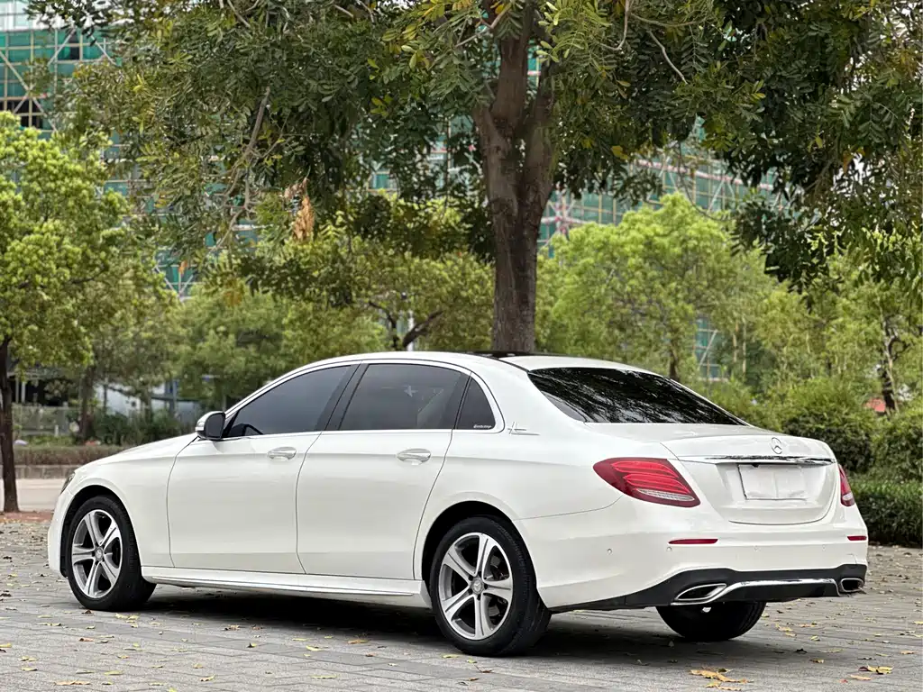 Mercedes-Benz E-Class 2017 — фото 14
