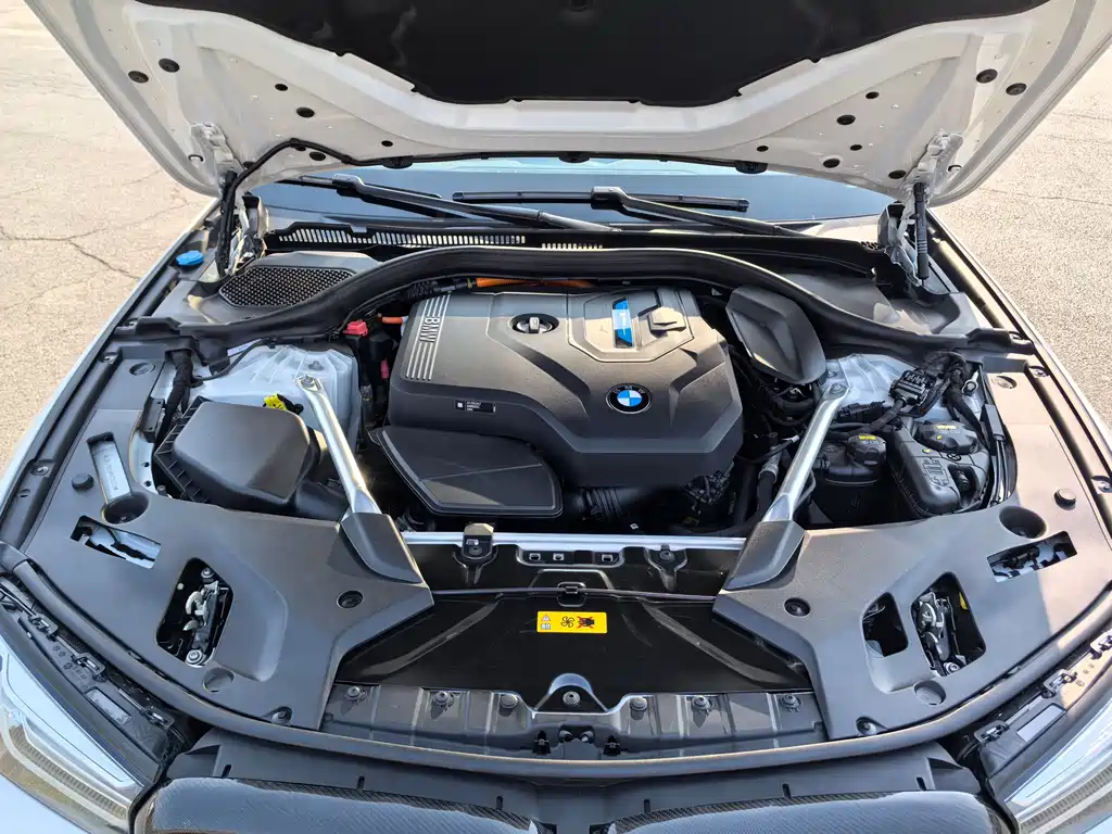 BMW 5 Series New Energy 2021 — фото 10